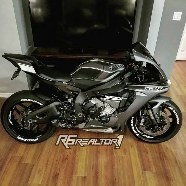 Custom Yamaha R1